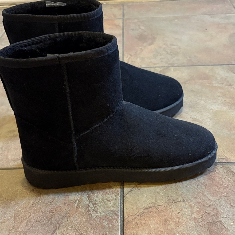 Primark Black Ankle Boots.  Size 9
Never worn.